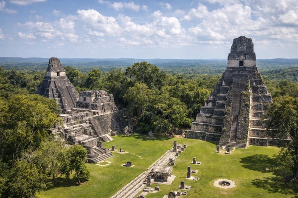 Ruínas cerimoniais maias preservadas